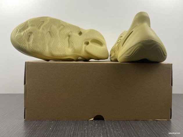RNNR Adidas Yeezy Foam GV6775 Sulfur 0906